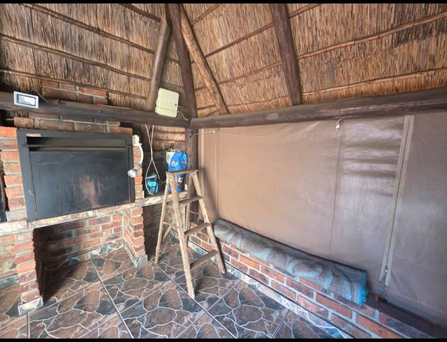2 BEDROOM TOWNHOUSE FOR SALE IN VANDERBIJLPARK CE 2